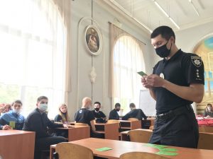 Практичний блок тренінгу з безпеки: алгоритм дій у разі насильства