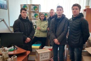 Пакування окопних свічок для ЗСУ — ініціатива ЗЕФК