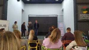 Обговорення стратегій безпечної поведінки під час форум-театру