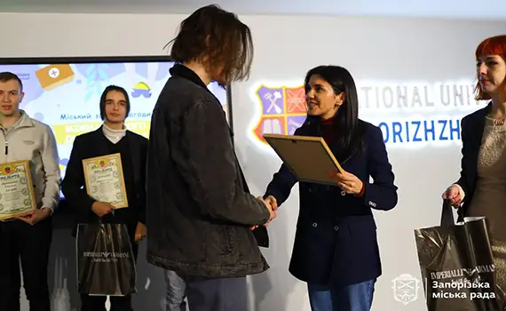 Міжнародний день волонтера — проєкт «Незламний хаб» Кирила Тесленка