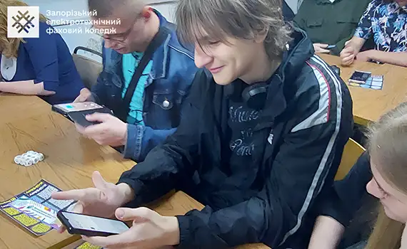 Студенти вчаться цифровій безпеці разом з YMCA