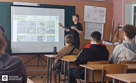 тренінг з мінної безпеки, проведений для студентів  інструкторами «Demining Solutions»