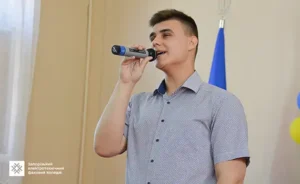 Вручення дипломів випускникам 2025 року в Запорізькому електротехнічному фаховому коледжі — почесні гості, студенти та святкова атмосфера