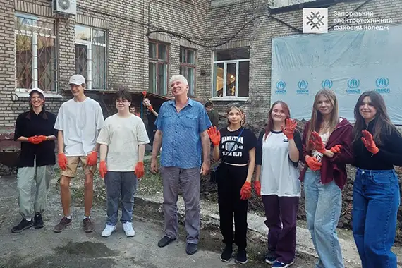 Всесвітній день прибирання у ЗЕФК: створення зеленої зони студентами
