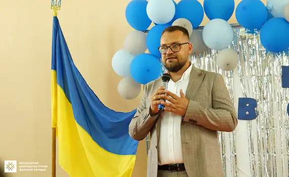 Директор ЗЕФК Руслан Кошелюк вітає першокурсників
