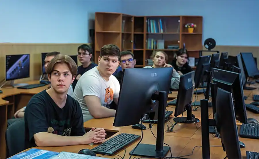 Студенти коледжу на заняттях, 2024 рік
