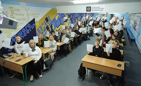 Студенти Запорізького електротехнічного фахового коледжу пишуть Диктант національної єдності 2025
