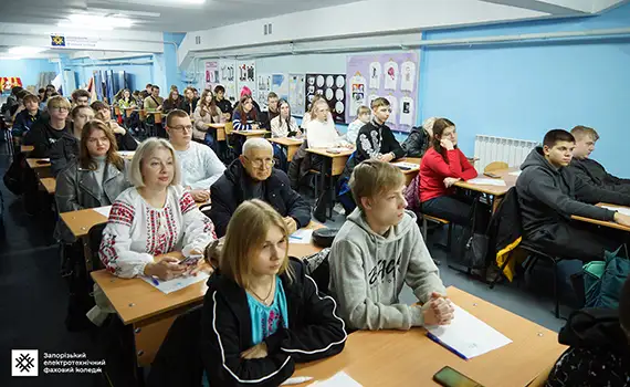 Учасники Диктанту національної єдності 2025 у Запорізькому електротехнічному фаховому коледжі