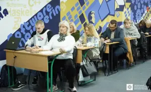 Студенти ЗЕФК під час написання радіодиктанту