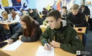 Учасники акції в освітньому хабі Запорізького електротехнічного коледжу