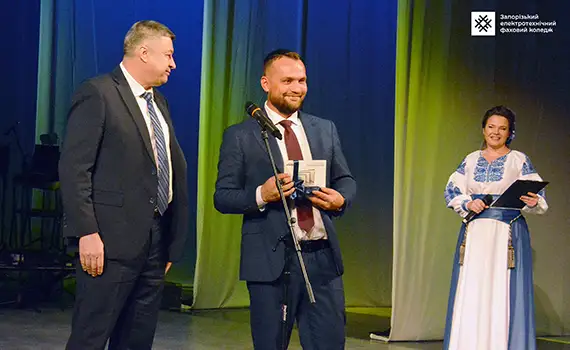 Ректор НУ «Запорізька політехніка» Віктор Грешта вітає колектив ЗЕФК з ювілеєм