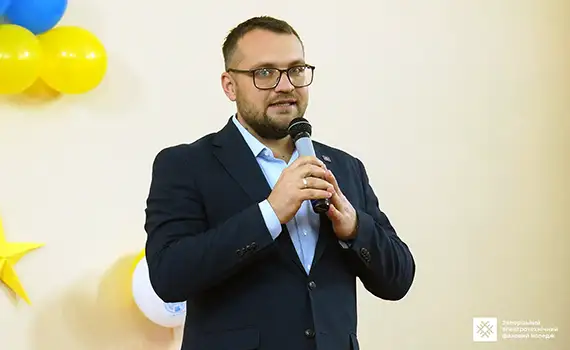 Директор ЗЕФК Руслан Кошелюк вітає студентів з Днем студента