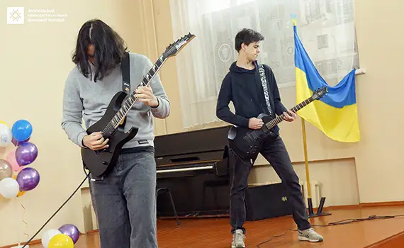 Творчі виступи студентів ЗЕФК на концерті до Дня студента