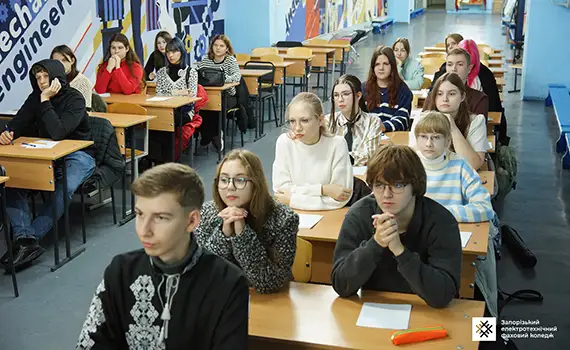 Студенти ЗЕФК беруть участь у мовних конкурсах з української мови