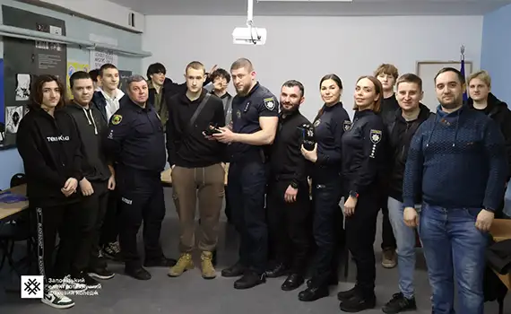 Профорієнтаційний діалог: студенти ЗЕФК спілкуються з представниками поліції про напрями служби та технології
