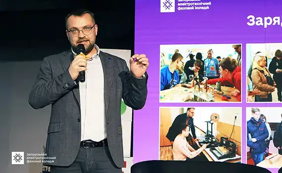 директор коледжу Руслан Кошелюк виступає на AVIAFEST 2026