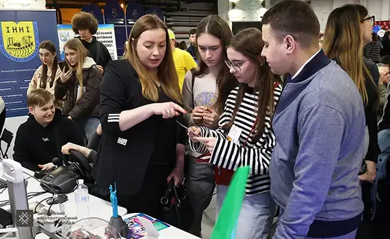 Учасники AVIAFEST 2026 знайомляться з освітніми можливостями ЗЕФК