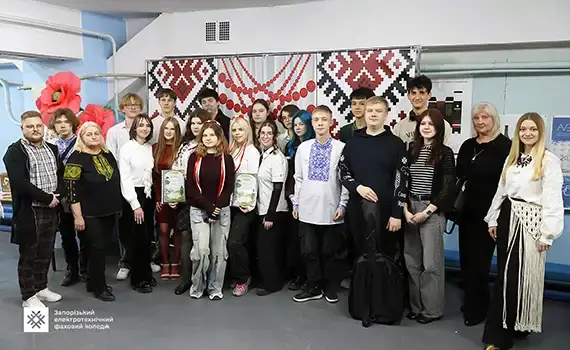 Спільне фото учасників Шевченківських днів у коледжі Запоріжжя