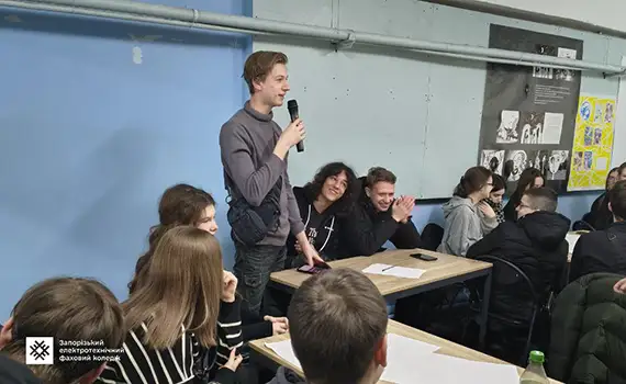 Студенти ЗЕФК беруть участь у заході Winter holiday mood