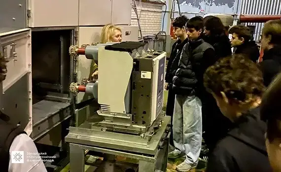 Студенти під час екскурсії до АТ «ВІТ» у Запоріжжі