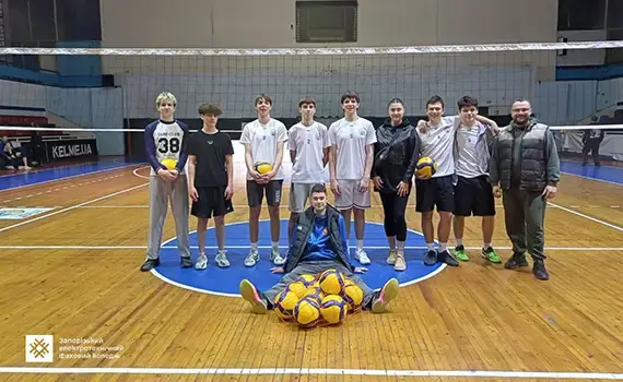 Учасники чемпіонату з волейболу за участі команди коледжу