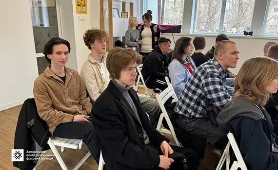 Члени студентської ради коледжу після участі в зустрічі про лідерство в Запорізькому молодіжному центрі