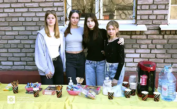 Студенти коледжу створюють нову зелену зону на території закладу