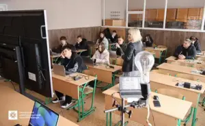 Школярі із «Сузір’я» під час занять у коледжі