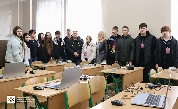 Школярі із «Сузір’я» під час профорієнтаційної зустрічі в коледжі