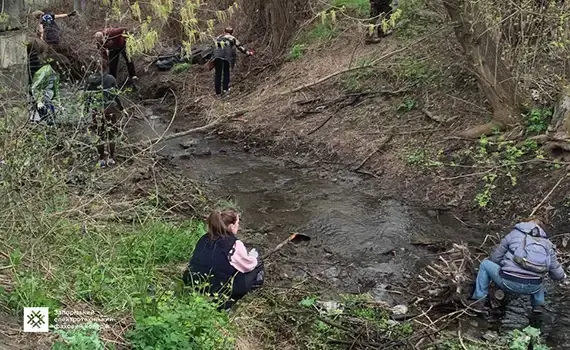 Студенти коледжу долучилися до толоки біля Запорізького дуба