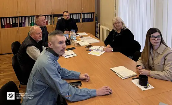 Олексій Кот презентує напрацювання під час атестації викладачів