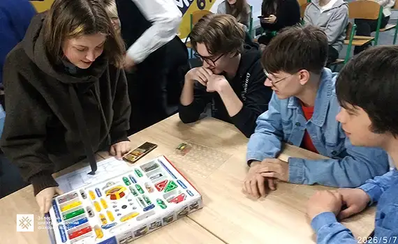 Студенти під час квесту «Енергія в дії» на Electronics Day