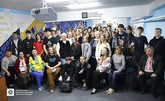 Студенти коледжу під час зустрічі із запорізькими письменниками
