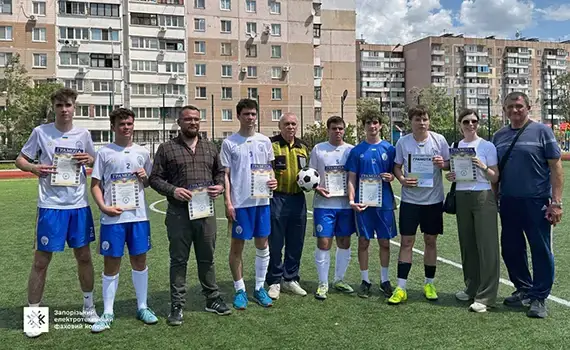 Команда Запорізького електротехнічного фахового коледжу на обласних змаганнях з мініфутболу