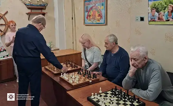 Дружній шаховий турнір між студентами та ветеранами