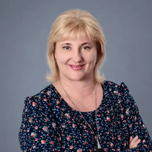ШАПОВАЛОВА Олена Миколаївна — заступник директора з навчально-виховної роботи