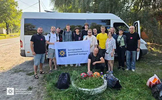 Команда коледжу на турнірі з пляжного футболу в Дніпрі